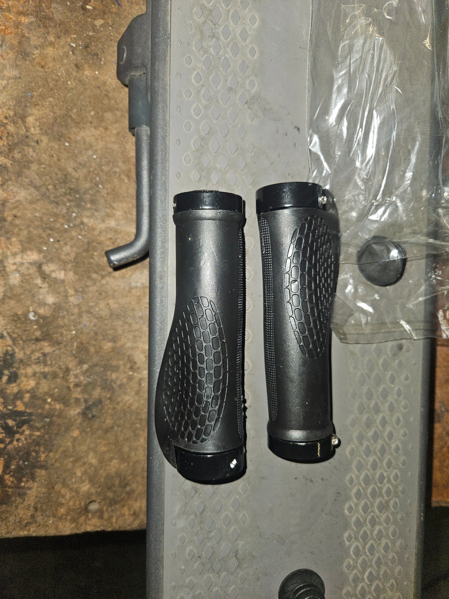 Handle bar grip