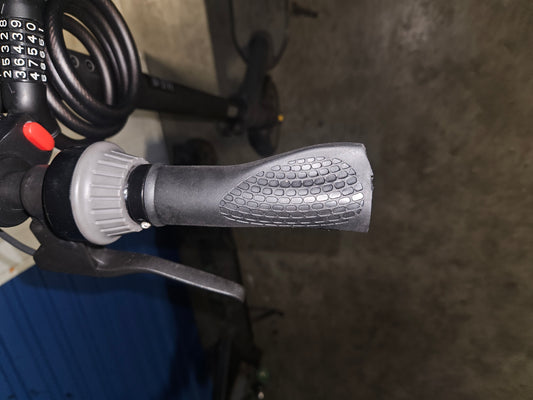 Handle bar grip